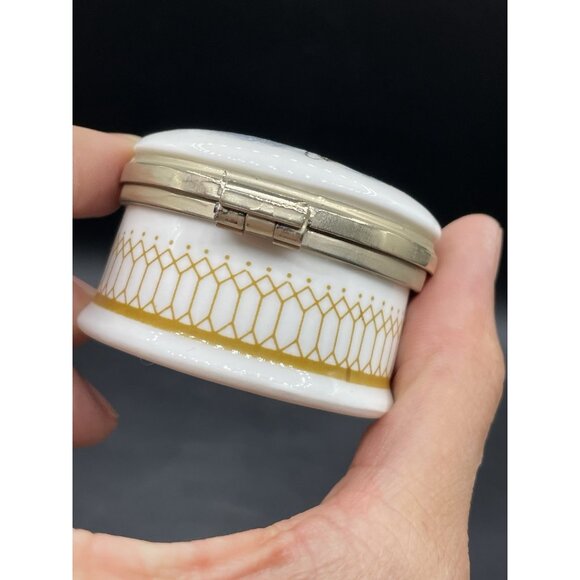 Eximious Trinket Box England Christmas Carolers Porcelain Round - Picture 3 of 7